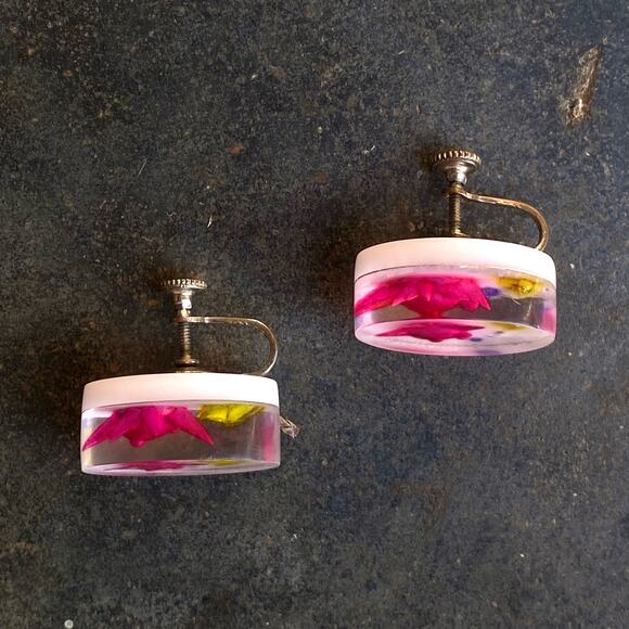 Vtg 40s 50s Pink Fish Themed Lucite Acrylic Oval Screwback Earrings - Picture 3 of 6